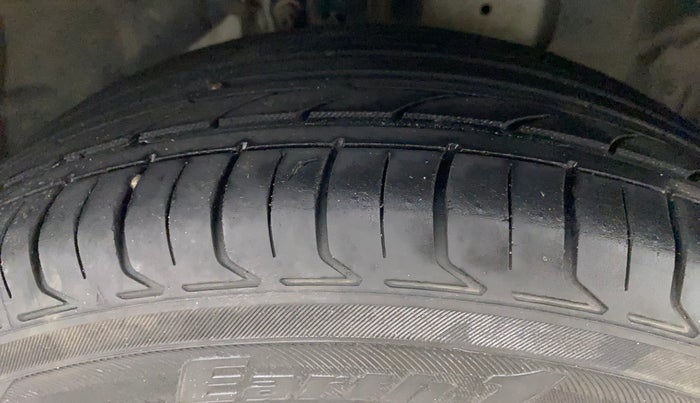 2018 Ford Ecosport TITANIUM 1.5L DIESEL, Diesel, Manual, 1,05,617 km, Right Front Tyre Tread