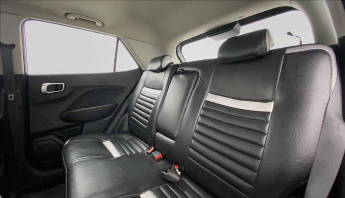 2019 Hyundai VENUE SX(O) CRDi, Diesel, Manual, 52,800 km, Right Side Rear Door Cabin