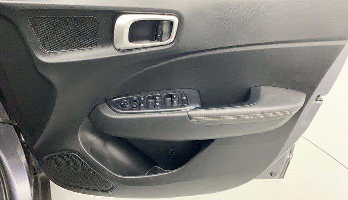 2019 Hyundai VENUE SX(O) CRDi, Diesel, Manual, 52,800 km, Driver Side Door Panels Control