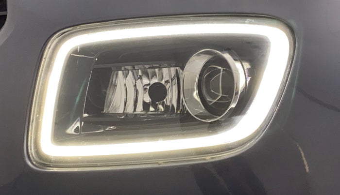2019 Hyundai VENUE SX(O) CRDi, Diesel, Manual, 52,800 km, Daylight Running Lights (DRL's)