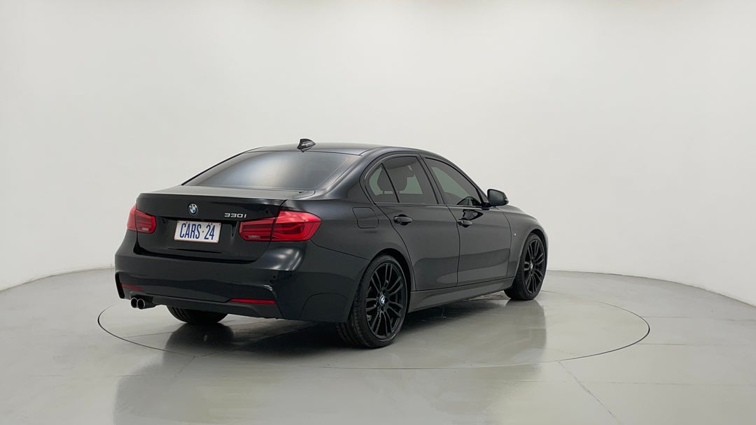 Right Back Diagonal (45- Degree) View