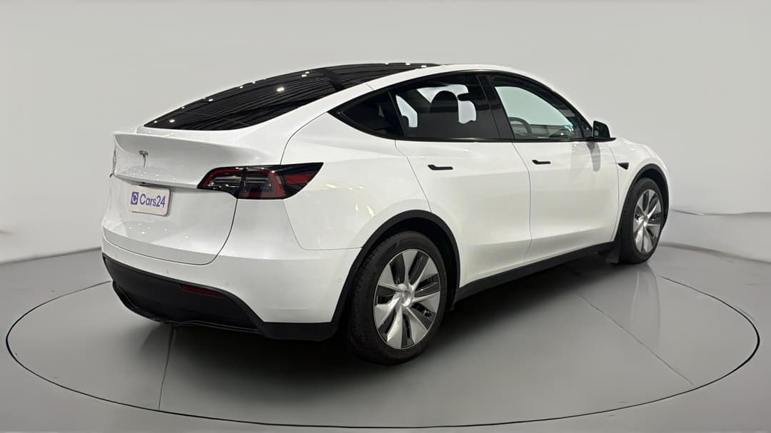 2024 Tesla Model Y Rear-wheel Drive, Automatic, 16754 km, Right Back Diagonal (45- Degree) View