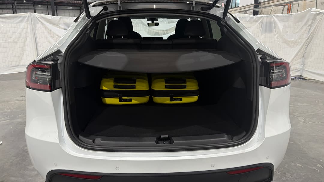 2024 Tesla Model Y Rear-wheel Drive, Automatic, 16754 km, Boot Inside View with Luggage
