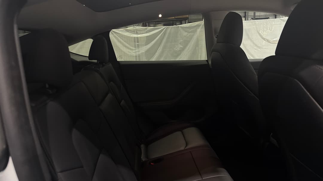 2024 Tesla Model Y Rear-wheel Drive, Automatic, 16754 km, Right Side Rear Door Cabin View