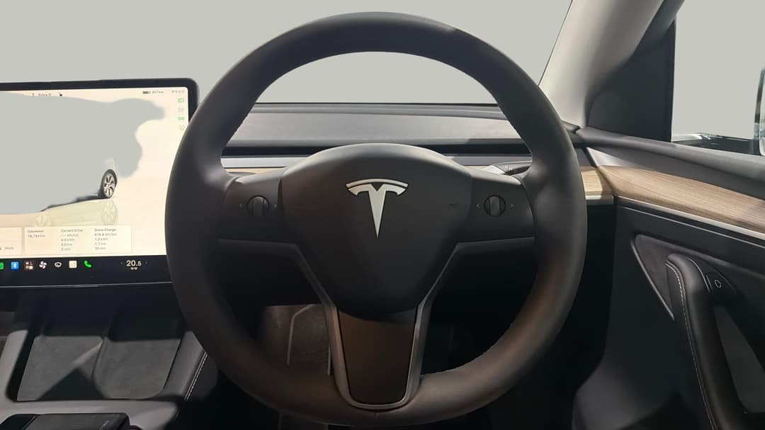 2024 Tesla Model Y Rear-wheel Drive, Automatic, 16754 km, Steering Wheel Close-up