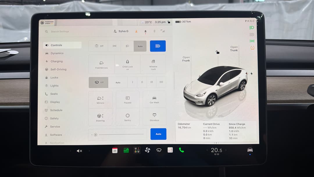 2024 Tesla Model Y Rear-wheel Drive, Automatic, 16754 km, Utility Switches/Buttons