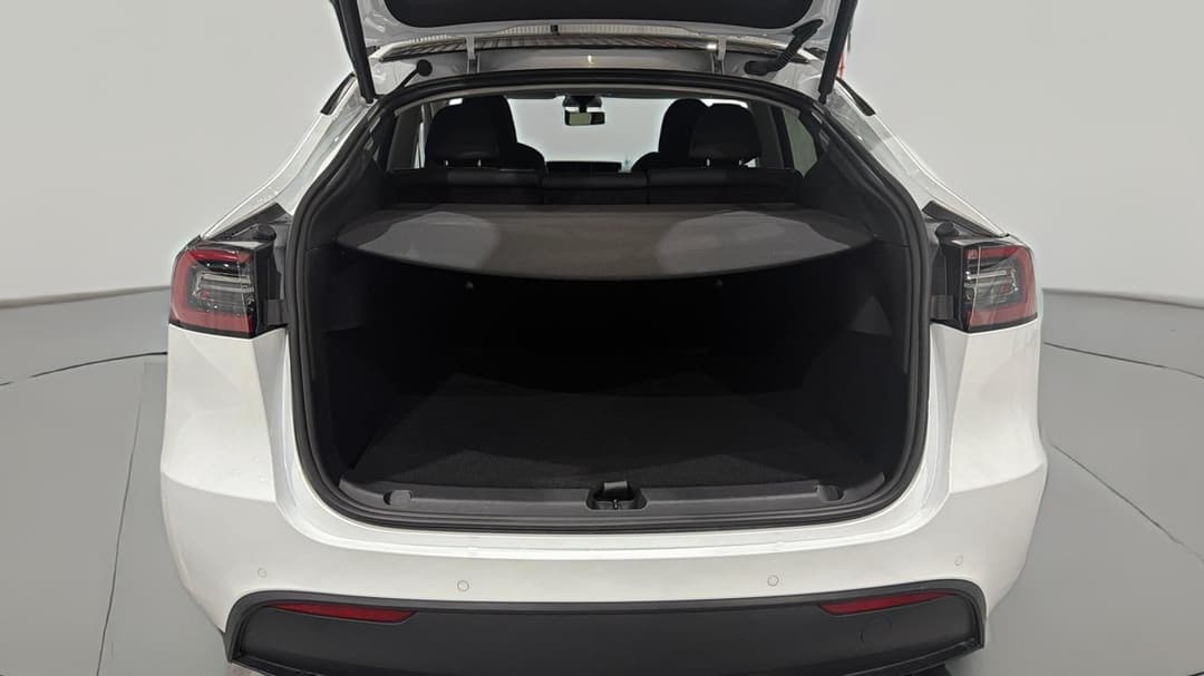 2024 Tesla Model Y Rear-wheel Drive, Automatic, 16754 km, Boot Inside View
