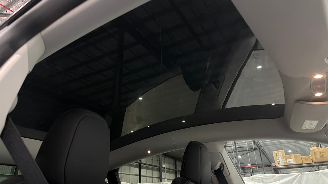 2024 Tesla Model Y Rear-wheel Drive, Automatic, 16754 km, Interior Sunroof/Moonroof