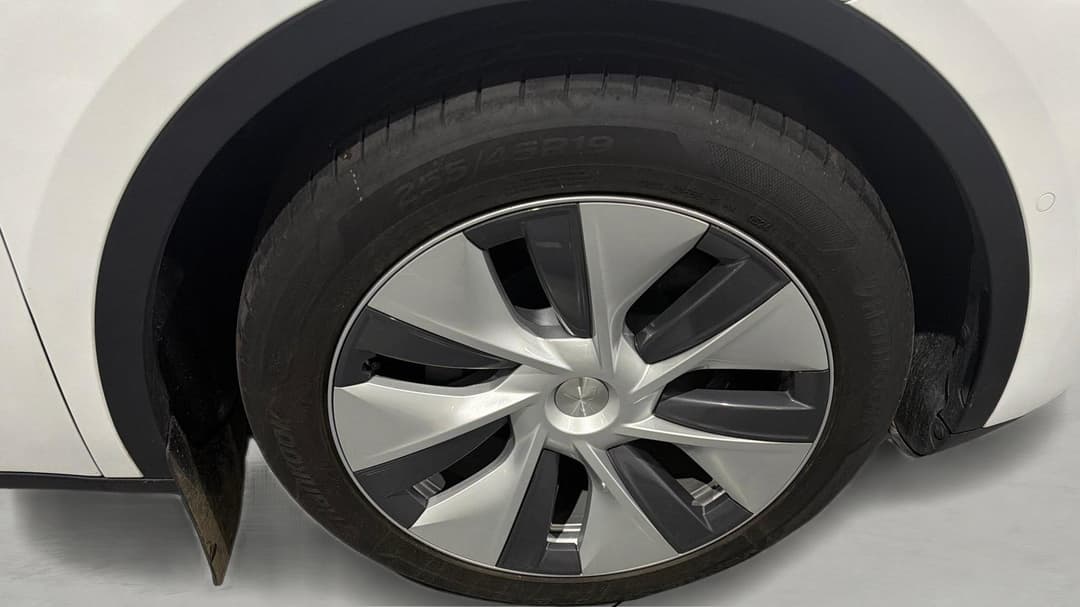 2024 Tesla Model Y Rear-wheel Drive, Automatic, 16754 km, Right Front Wheel