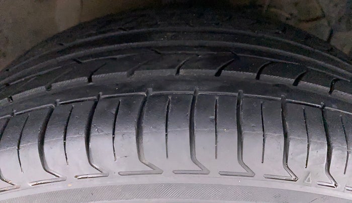 2018 Maruti S Cross DELTA SHVS, Diesel, Manual, 97,982 km, Right Front Tyre Tread