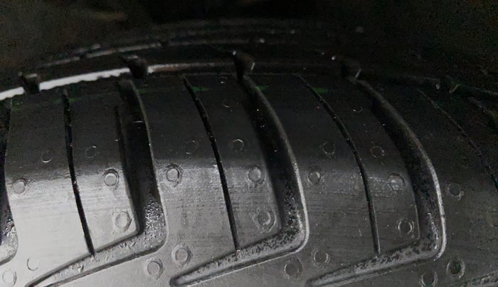 2010 Hyundai i10 SPORTZ 1.2, Petrol, Manual, 45,887 km, Left Front Tyre Tread
