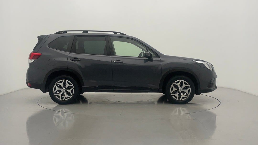 2023 Subaru Forester 2.5i (awd), Automatic, 48229 km, Right Side View