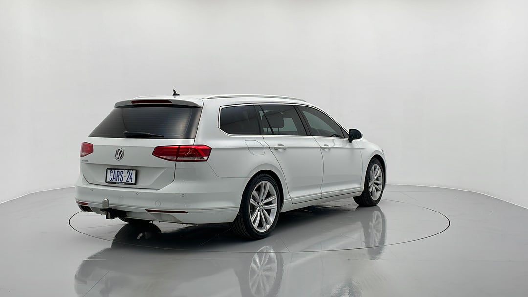 Right Back Diagonal (45- Degree) View