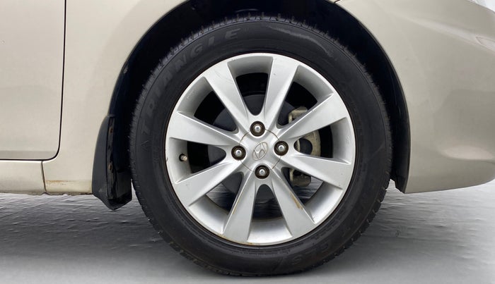 2011 Hyundai Verna FLUIDIC 1.6 SX VTVT OPT, Petrol, Manual, 78,381 km, Right Front Wheel