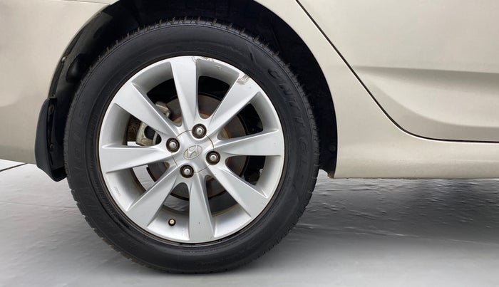2011 Hyundai Verna FLUIDIC 1.6 SX VTVT OPT, Petrol, Manual, 78,381 km, Right Rear Wheel