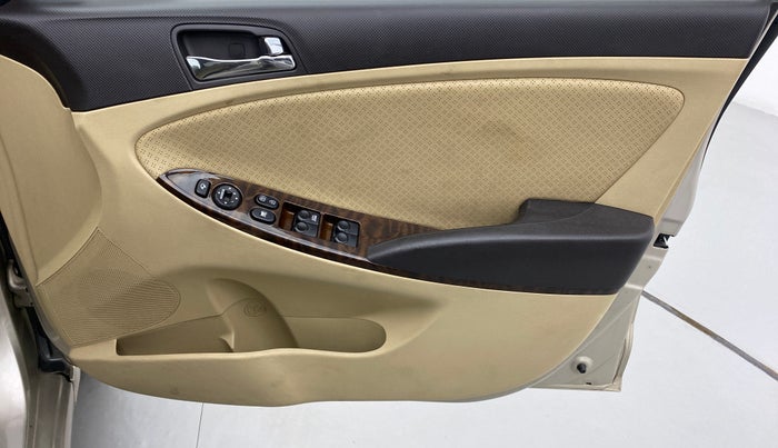2011 Hyundai Verna FLUIDIC 1.6 SX VTVT OPT, Petrol, Manual, 78,381 km, Driver Side Door Panels Control