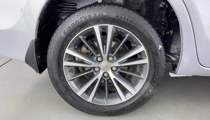 2017 Toyota Corolla Altis GL, Petrol, Manual, 59,767 km, Right Rear Wheel