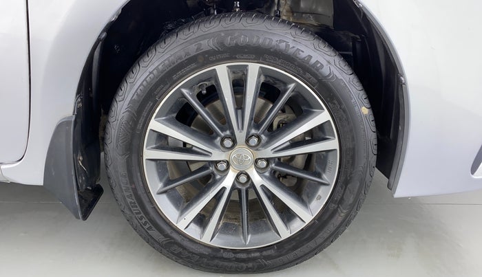 2017 Toyota Corolla Altis GL, Petrol, Manual, 59,767 km, Right Front Wheel