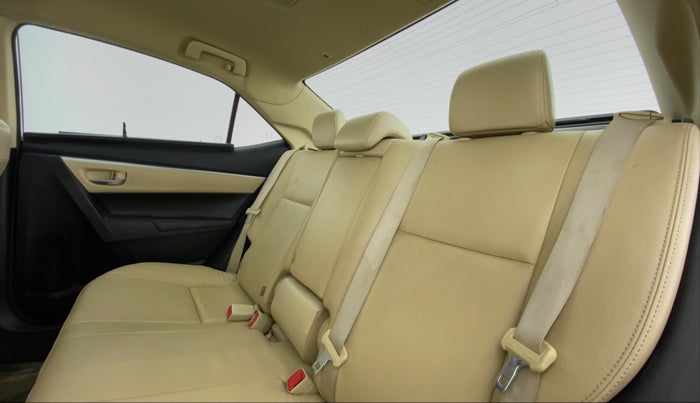 2017 Toyota Corolla Altis GL, Petrol, Manual, 59,767 km, Right Side Rear Door Cabin