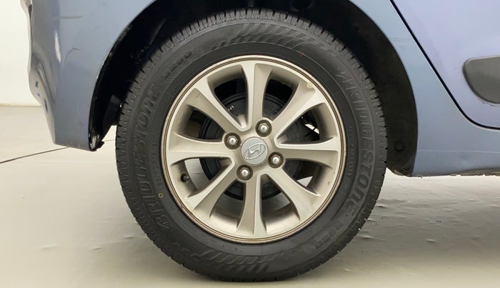 2016 Hyundai Grand i10 ASTA (O) 1.2 KAPPA VTVT, CNG, Manual, 70,727 km, Right Rear Wheel