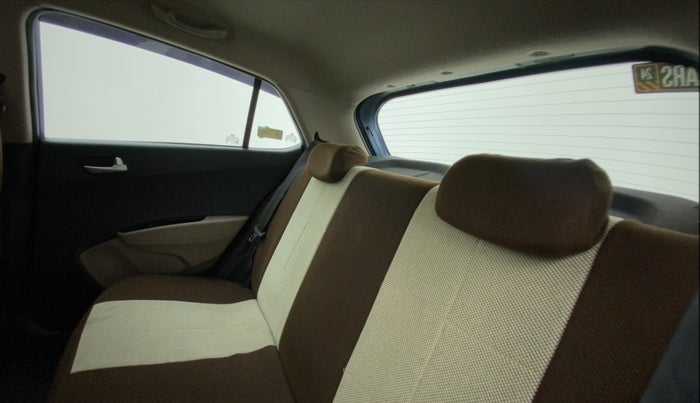 2016 Hyundai Grand i10 ASTA (O) 1.2 KAPPA VTVT, CNG, Manual, 70,727 km, Right Side Rear Door Cabin