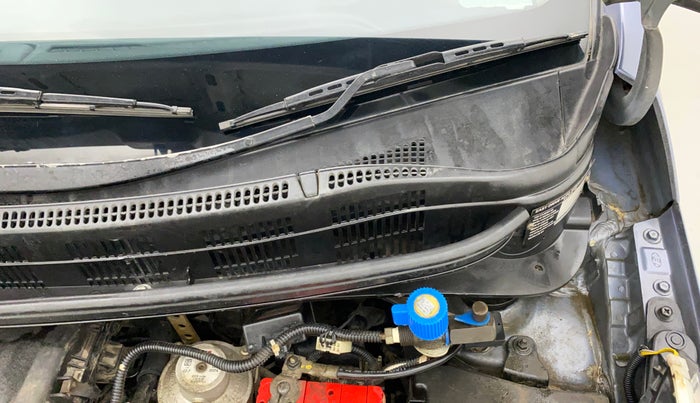 2016 Hyundai Grand i10 ASTA (O) 1.2 KAPPA VTVT, CNG, Manual, 70,727 km, Bonnet (hood) - Cowl vent panel has minor damage