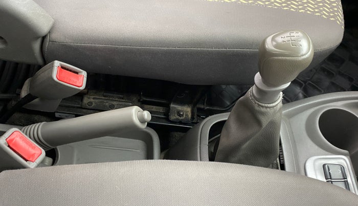 2016 Datsun Redi Go T (O), Petrol, Manual, 54,712 km, Gear Lever