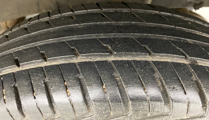 2016 Datsun Redi Go T (O), Petrol, Manual, 54,712 km, Left Rear Tyre Tread