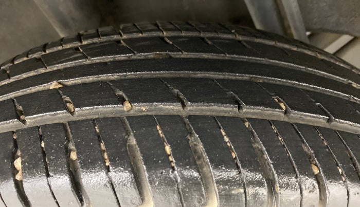 2016 Datsun Redi Go T (O), Petrol, Manual, 54,712 km, Right Rear Tyre Tread
