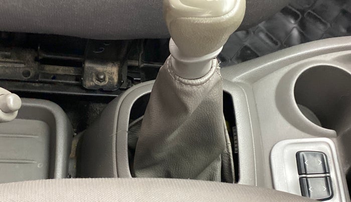 2016 Datsun Redi Go T (O), Petrol, Manual, 54,712 km, Gear lever - Boot Cover minor damage