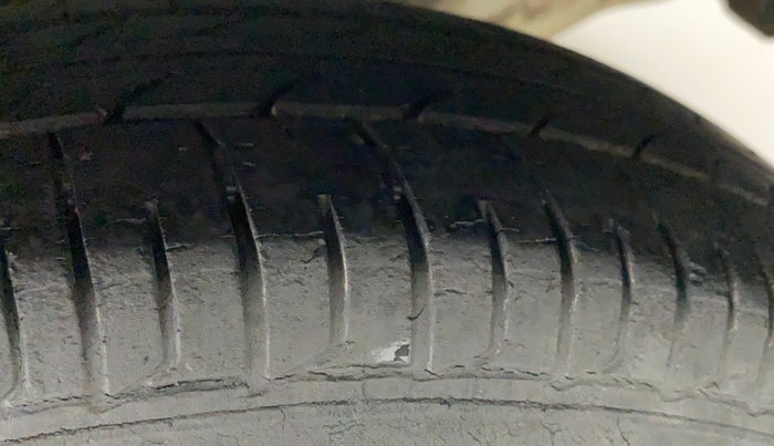 2015 Hyundai i10 MAGNA 1.1, Petrol, Manual, 35,215 km, Left Rear Tyre Tread