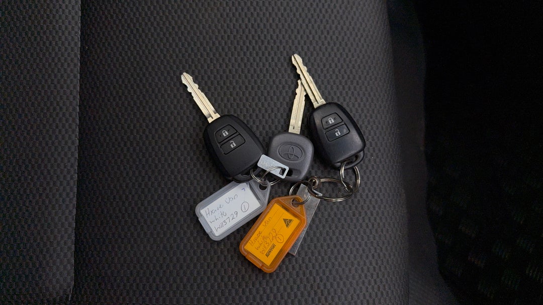 2018 Toyota Hiace Lwb, Automatic, 122660 km, Key Close-up