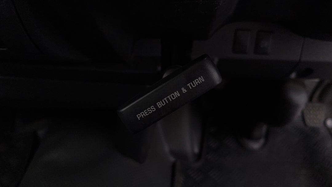 2018 Toyota Hiace Lwb, Automatic, 122660 km, Handbrake