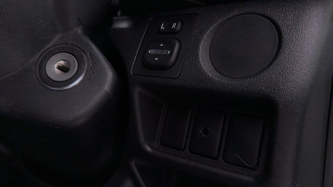 2018 Toyota Hiace Lwb, Automatic, 122660 km, Utility Switches/Buttons