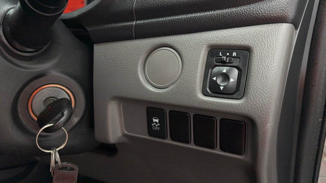 2016 Mitsubishi Triton Glx Plus (4x4), Manual, 146521 km, Utility Switches/Buttons