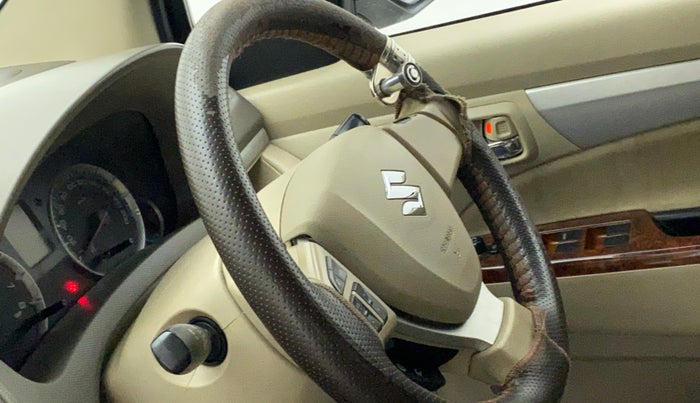 2016 Maruti Ertiga VXI CNG, CNG, Manual, 98,401 km, Steering wheel - Steering cover is minor torn