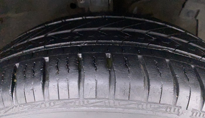 2017 Maruti Swift ZXI D, Petrol, Manual, 45,739 km, Right Front Tyre Tread