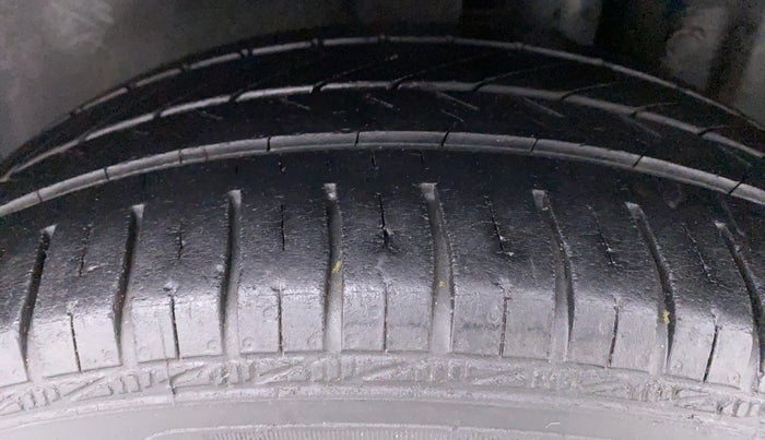 2017 Maruti Swift ZXI D, Petrol, Manual, 45,739 km, Left Rear Tyre Tread
