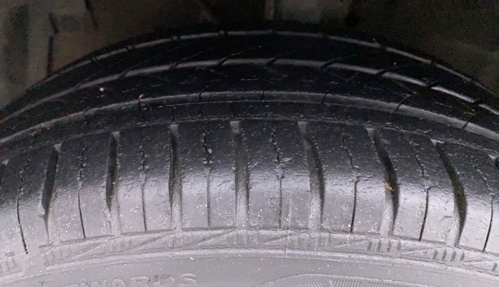 2017 Maruti Swift ZXI D, Petrol, Manual, 45,739 km, Left Front Tyre Tread