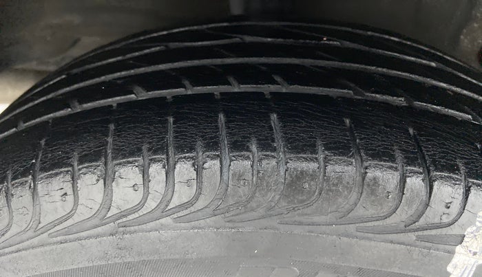 2011 Toyota Etios VX, Petrol, Manual, 50,588 km, Right Rear Tyre Tread
