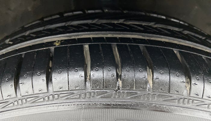2011 Toyota Etios VX, Petrol, Manual, 50,588 km, Right Front Tyre Tread
