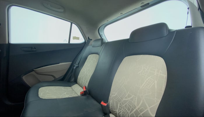 2017 Hyundai Grand i10 MAGNA 1.2 VTVT, Petrol, Manual, 10,328 km, Right Side Door Cabin View