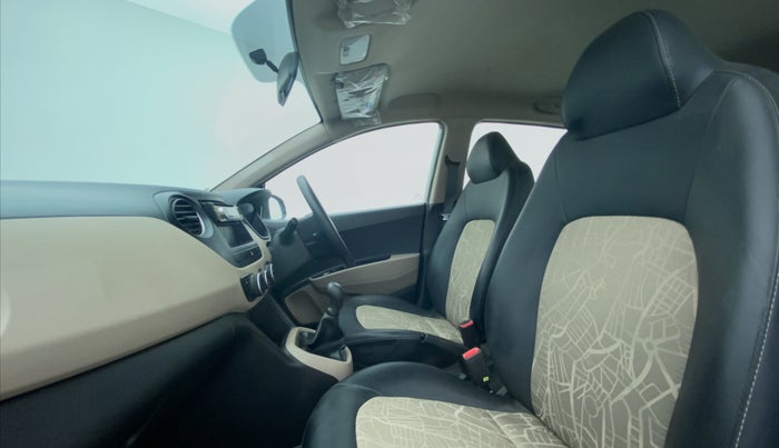 2017 Hyundai Grand i10 MAGNA 1.2 VTVT, Petrol, Manual, 10,328 km, Right Side Front Door Cabin View