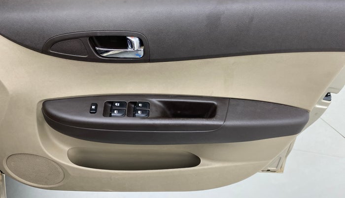 2011 Hyundai i20 MAGNA O 1.2, Petrol, Manual, 39,490 km, Driver Side Door Panels Control