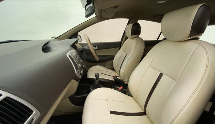 2011 Hyundai i20 MAGNA O 1.2, Petrol, Manual, 39,490 km, Right Side Front Door Cabin