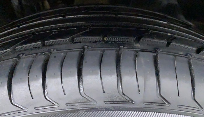 2017 Jeep Compass 2.0 LONGITUDE (O), Diesel, Manual, 68,267 km, Left Front Tyre Tread