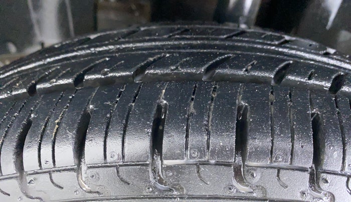 2018 Renault Kwid RXT, Petrol, Manual, 17,426 km, Left Front Tyre Tread