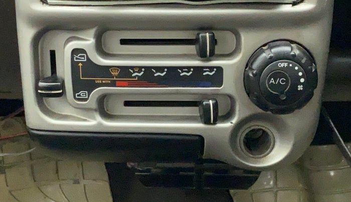 2013 Hyundai Santro Xing GL PLUS, CNG, Manual, 50,190 km, AC Unit - Directional switch has minor damage