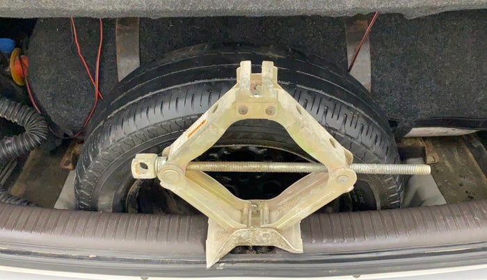 2013 Hyundai Santro Xing GL PLUS, CNG, Manual, 50,190 km, Dicky (Boot door) - Tool missing
