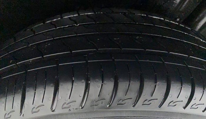 2021 Maruti Vitara Brezza LXI, Petrol, Manual, 5,091 km, Right Rear Tyre Tread